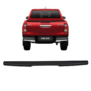 Protetor de Borda da Tampa Traseira Hilux Cabine Dupla 2016+ com logo