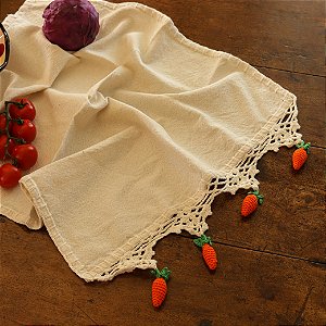 Pano de Copa com Barrado em Crochê e Apliques de Cenoura - Algodão, 40x60cm