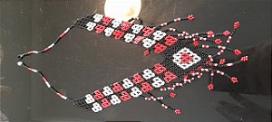 Colar de Miçangas Guarani: Elegância, Contraste e Tradição