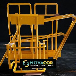 Pintura eletrostática em Aço carbono amarelo brilhante