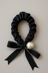 Scrunchie com Laço e Pérola – Preto