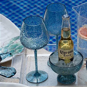 Taça Vinho Acrílico Detalhes Bolhas Azul Unidade - 680ml