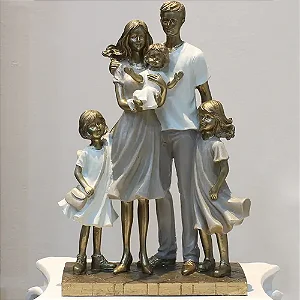 Familia Decorativa em Resina 17x8x25,5cm