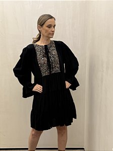 Vestido Camadas Detalhe Pala Bordada