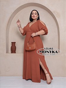 Vestido longo com fenda lateral