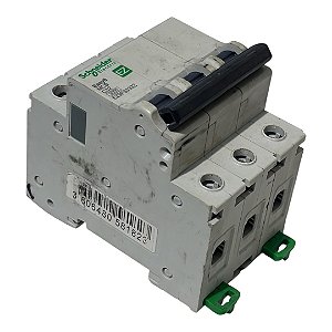 Disjuntor Tripolar 32A Curva C 3kA Easy9 Schneider