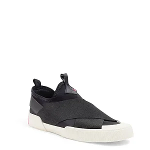 Tênis Slip On em Neoprene Preto e Marsala Santa Lolla