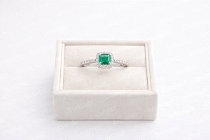 Anel Cravejado Esmeralda - Prata 925 e Ródio