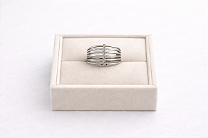 Anel 7 Zircônia Brancas - Prata 925 e Ródio