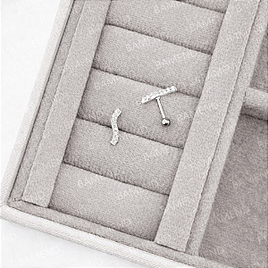 Piercing haste curva cravejada 10mm orelha direita - Haste em aço cirurgico e detalhe em prata