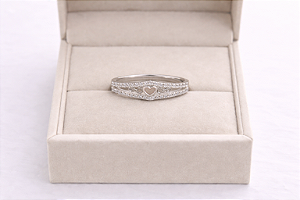 Anel Delicado Cravejado Zircônias - Prata 925