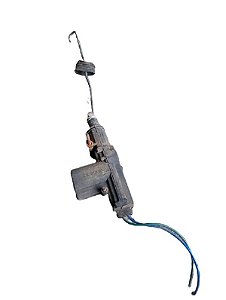 TRAVA ELÉTRICA PORTA TRASEIRA DIREITA | GOLF GL 1995