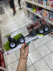 Trator farm com madeira