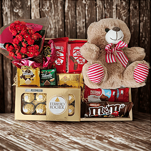 Cesta de Chocolates com Pelúcia e Mini Flor