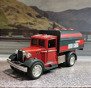 Miniatura - Caminhão antigo tanque