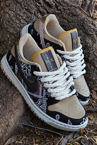 Tênis Nike Dunk Low.