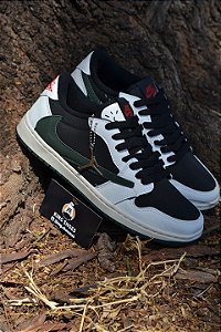 TênisNike Air Jodan  Low.