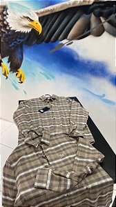 Camiseta de botão plano c