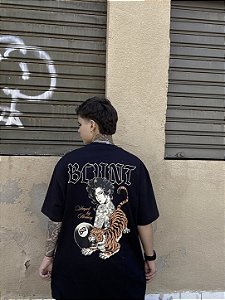 Camiseta blunt