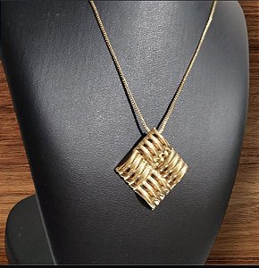 Colar Geométrico Trançado – Semijoia