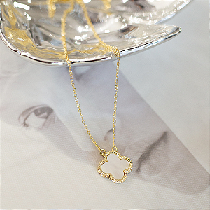 Colar Trevo Madrepérola