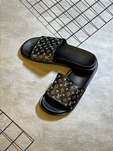 Chinelo Louis Vuitton Preto - CHS012