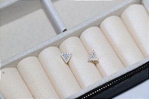Brinco Triângulo Cravejado c/ Zirconia