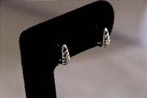 Brinco Gota c/ Detalhes Vazados