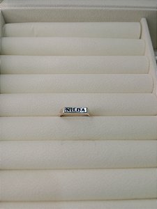 Anel amor de mãe personalizável em ouro 18k