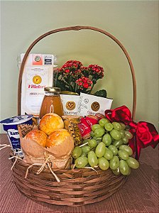 CESTA CAFÉ E FLORES