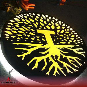 Luminoso com frente vazada, acrílico por trás, com iluminação para frente e para trás