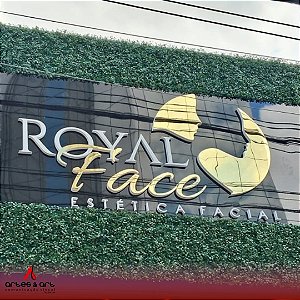 Letras em PVC com Sobreposição de Acrílico Dourado
