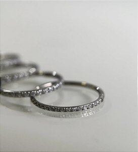 Argola Titânio França cravejada 10 mm