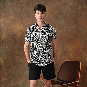 Camisa Manga Curta Estampada Floral P&B