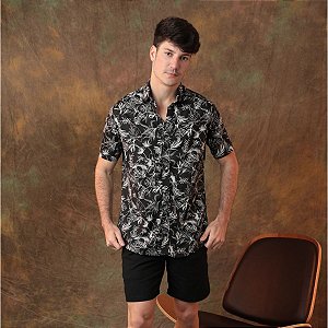 Camisa Manga Curta Estampada Floral Preta