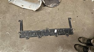 Suporte tela Frontal radiador Volvo FH4