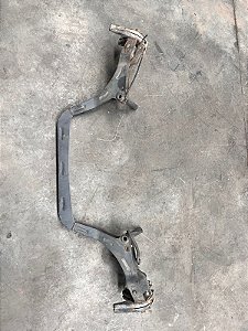 Parachoque dianteira MB AXOR 940301058