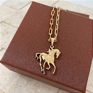 Colar Masculino Cavalo Show com Cordão Cartier