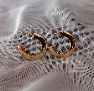 Brinco Argola Formato Tipo C Chapa Lisa Banhado a Ouro 18k Antialergico