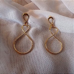 Brinco Infinito Simbolo da Eternidade Banhado Ouro 18k Antialergico