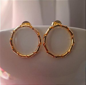 Brinco Circulo Torcido Elegante Banhado Ouro 18k Antialergico