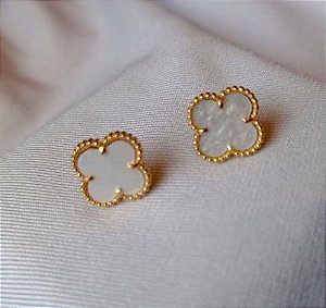 Brinco Trevo com Madre Perola Delicado Banhado Ouro 18k Antialergico