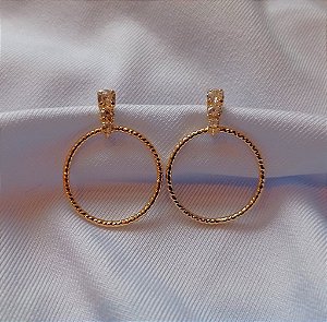 Brinco Argola Redonda Vazado Base em Zirconia Banhado a Ouro 18k Antialergico