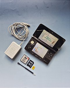 Nintendo 3DS Preto 64Gb + R4 Lotado de Jogos