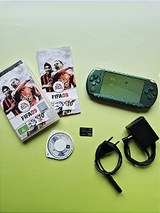 PSP 3000 Verde (Spirited Green) + Memory Stick 2GB + Jogo FIFA 09
