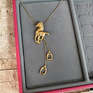 Colar Feminino Cavalo com Estribo Regulável Banhado a Ouro 18K