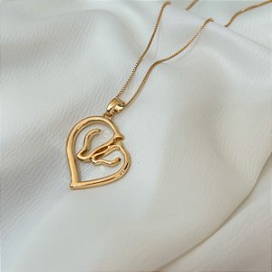 Colar Feminino Dois Cavalos Formando um Coração Banhado a Ouro 18K