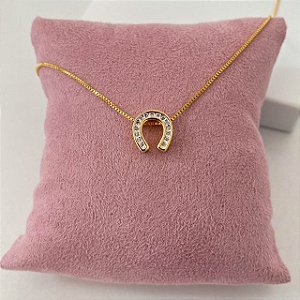 Gargantilha Feminina Ferradura Delicada com Zircônias Banhada a Ouro 18K