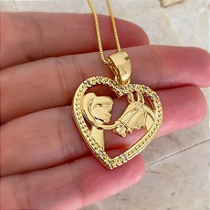 Colar Feminino Menina com Cavalo Dentro de um Coração Banhado a Ouro 18K