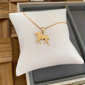 Colar Feminino Cavalinho Pequeno Banhado a Ouro 18K